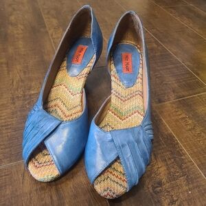 Never worn Miz Mooz wendy leather peep toe heeled sandals
